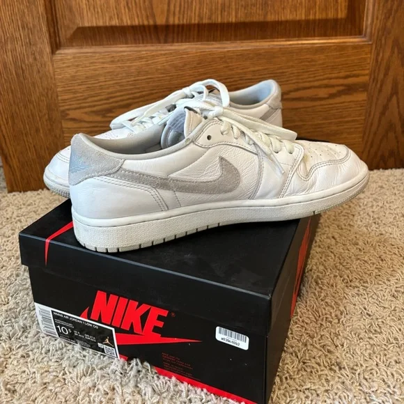 WMNS AIR JORDAN 1 LOW OG - Picture 3 of 7